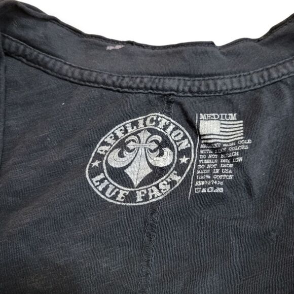 Affliction Top Size Medium Y2K Affliction Seek and Destroy Graphic Print T-Shirt - Picture 7 of 7